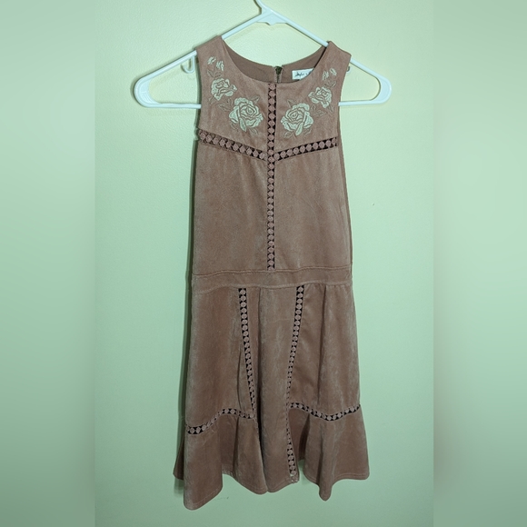 Velvet dress with flower embroidery - Picture 2 of 3